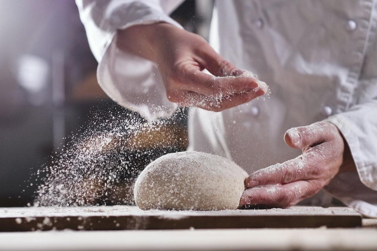 Middle Eight - Covent Garden - Preferred Hotels And Resorts London Luaran gambar Baker dusting a ball of bread dough with flour