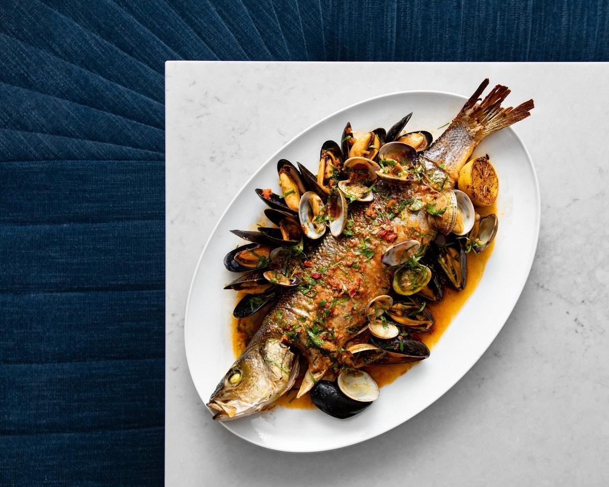 Middle Eight - Covent Garden - Preferred Hotels And Resorts London Luaran gambar A whole turbot prepared with mussels