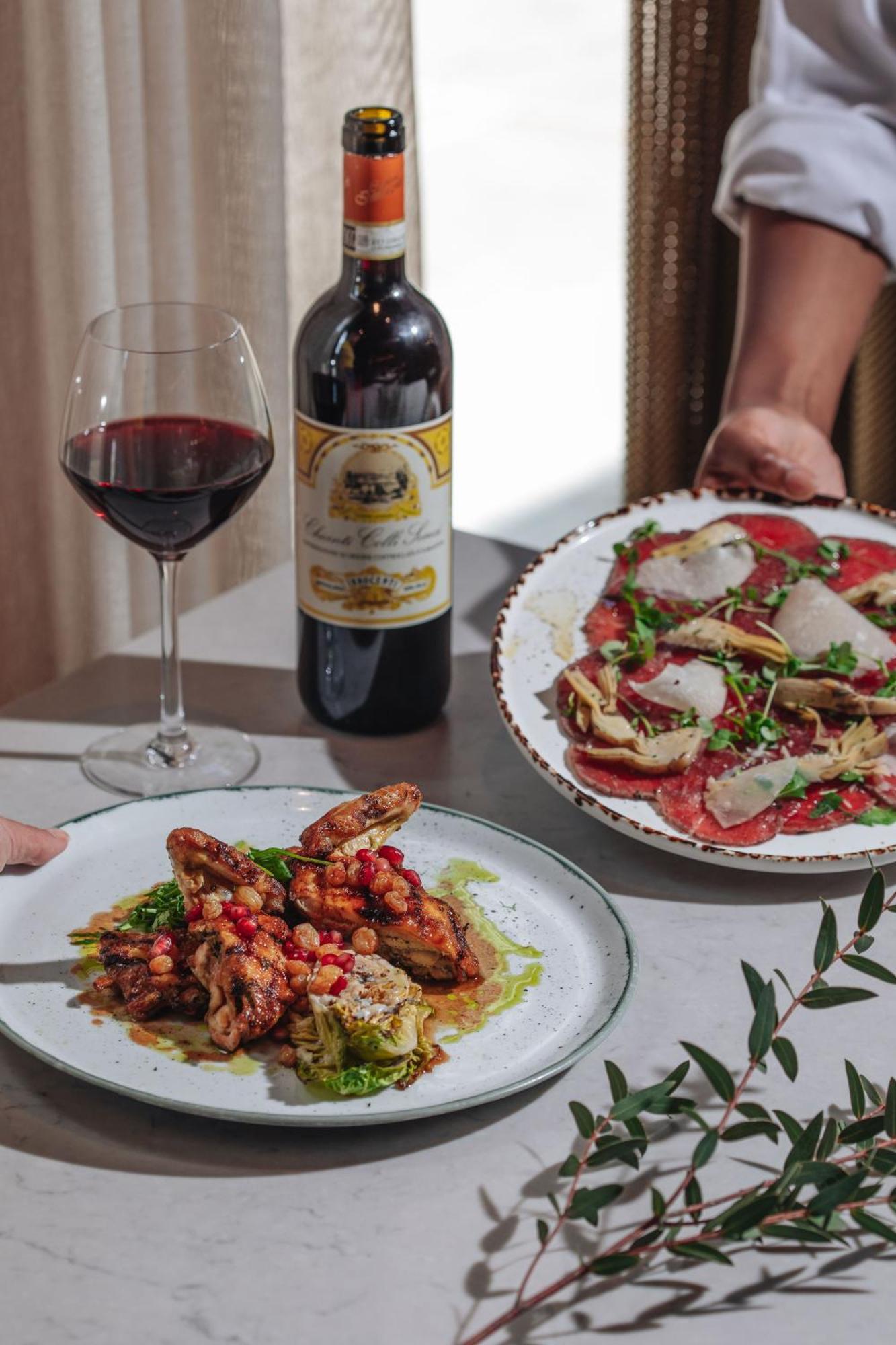 Middle Eight - Covent Garden - Preferred Hotels And Resorts London Luaran gambar A bottle of Montepulciano d'Abruzzo paired with a meal