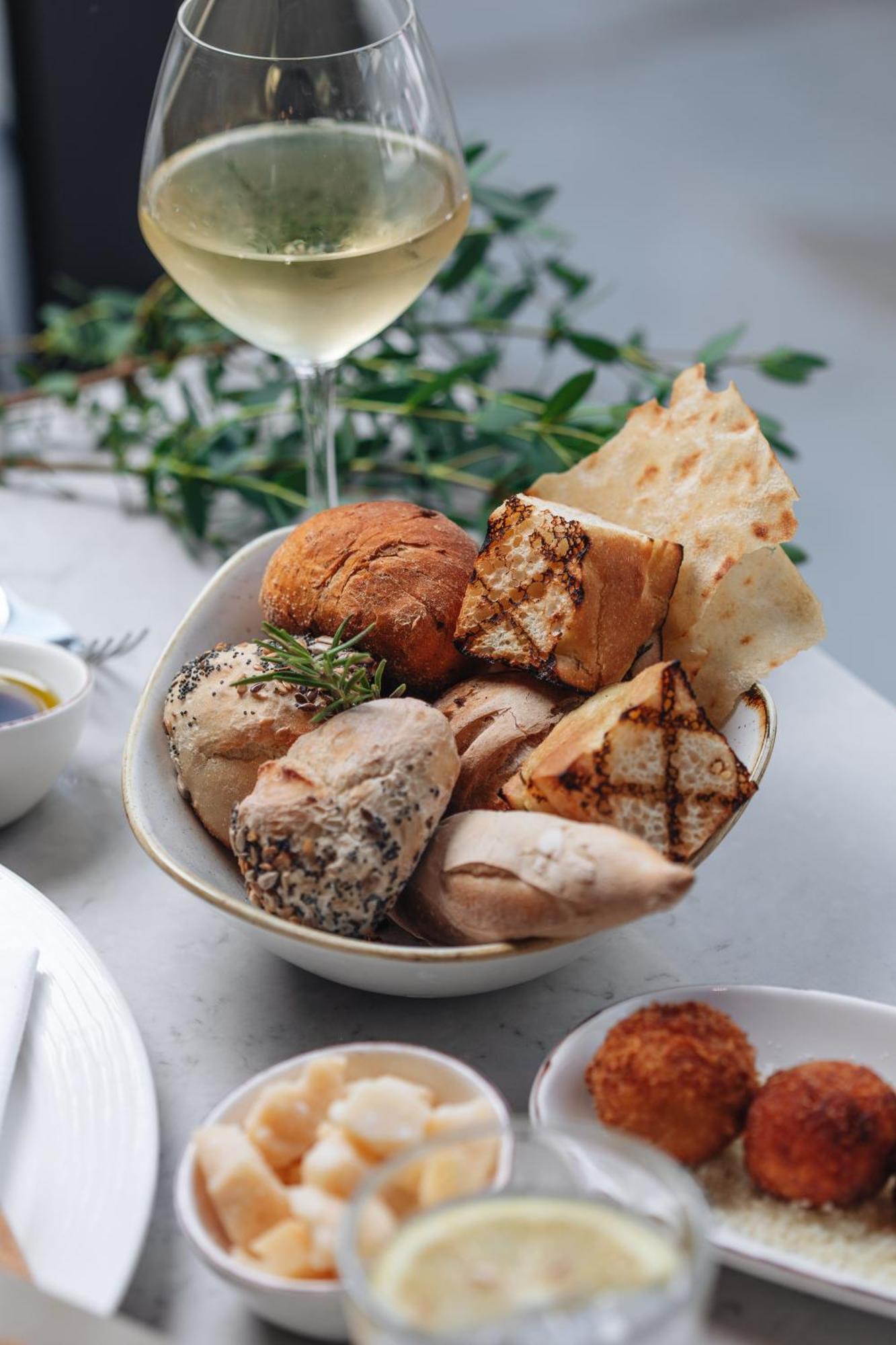 Middle Eight - Covent Garden - Preferred Hotels And Resorts London Luaran gambar A selection of breads